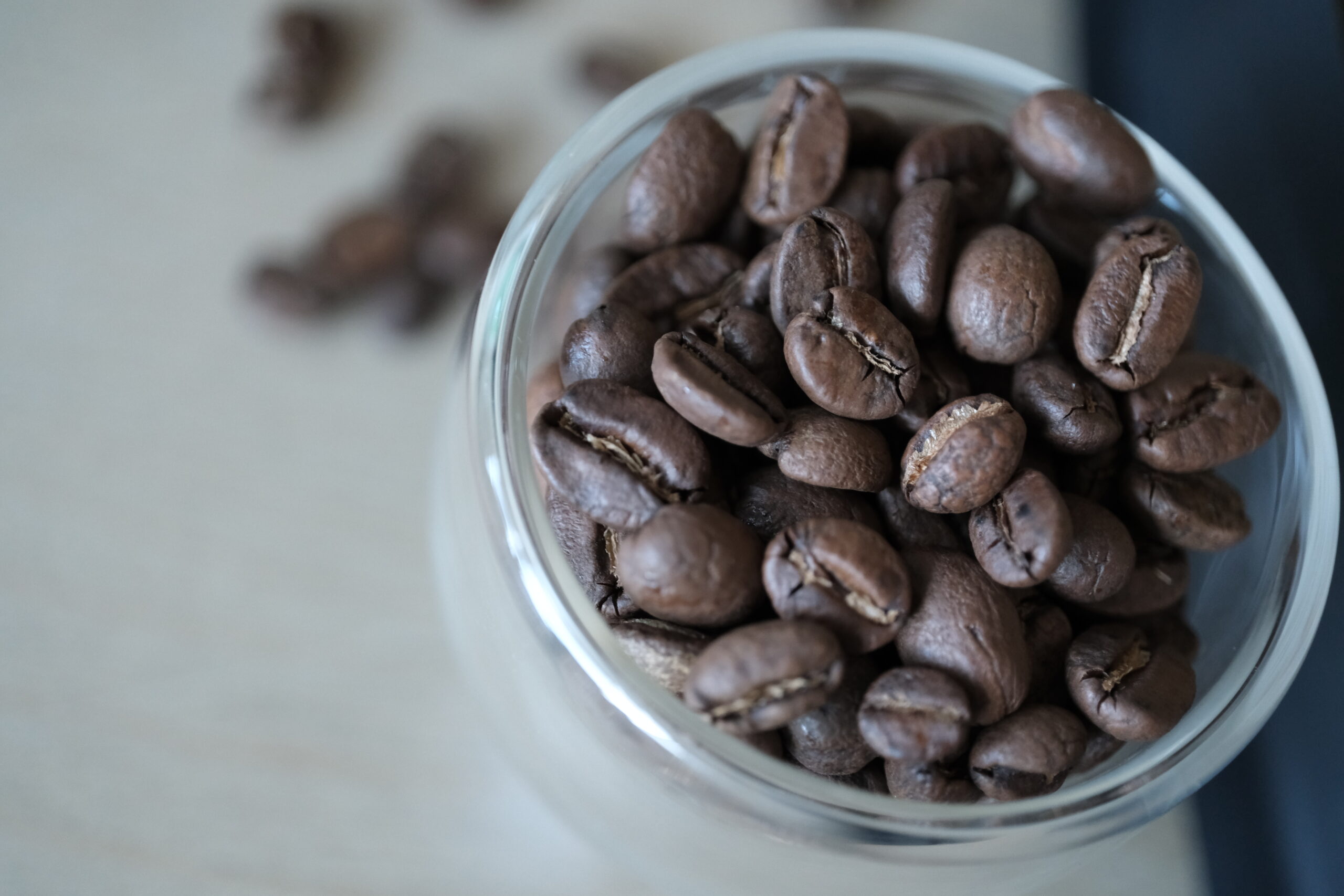 Coffee Bean Subscription Box vs Grocery Store Coffee: Which Is Better?